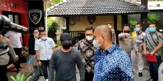 Pria Penendang Sesajen di Gunung Semeru Minta Maaf