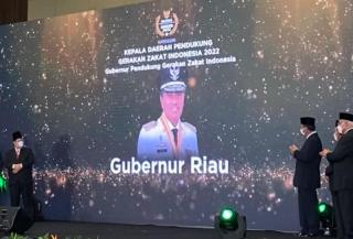 Keren, Gubernur Syamsuar Terima Penghargaan Baznas Award