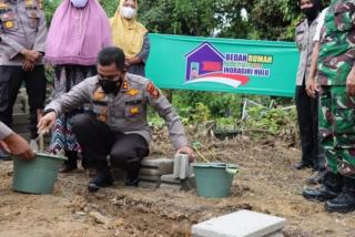 Janda Kurang Mampu di Inhu Dapat Hadiah Dari Tim Bedah Rumah Presisi