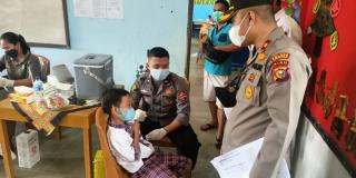 Kapolsek Bagan Sinembah Tinjau Vaksinasi Anak di SD Yosef Arnoldi Bagan Batu