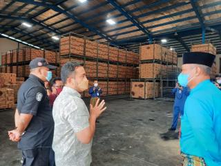 Kadisperindag Riau Sambangi 2 Distributor Besar, Minta Satu Harga Minyak Goreng