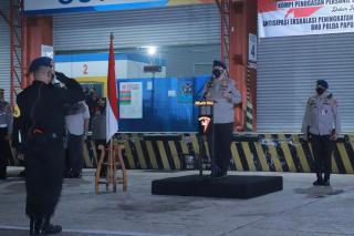 Irjen Pol Mohammad Iqbal Melepas Keberangkatan 105 Brimob Polda Riau ke Papua
