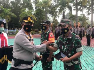 Kapolres Siak Beri Penghargaan Bhabinkamtibmas dan Babinsa yang Kinerja Baik dalam Menyosialisasikan Vaksin