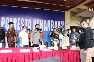 Polresta Pekanbaru Musnahkan 8.888 Pil Ekstasi dan 1,9 Kg Sabu