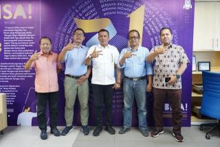 Silaturahmi ke Riau Pos, Bupati Adil Minta Program Kerja Diekspos
