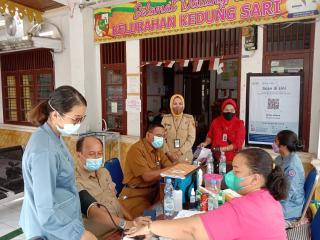 Gelar Vaksinasi Booster, Lurah Kedung Sari Ajak Masyarakat Datangi Gerai Vaksin