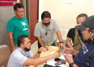 Warga Asal Mandau Bengkalis, Pesan Senpi Rakitan Lewat JNE Dikemas Dalam Boneka
