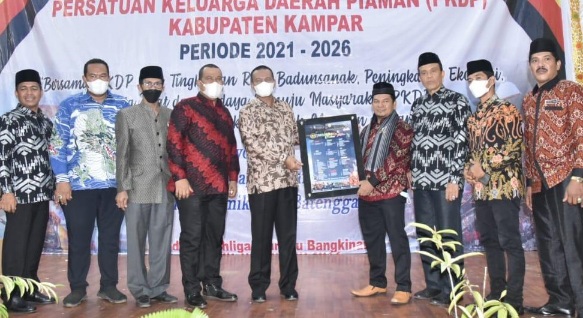 Walikota Pariaman Luncurkan CoE Pariwisata Kota Pariaman 2022 di Kampar