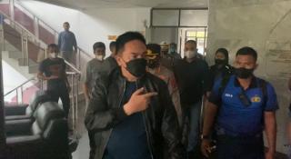 Bawa Sajam Dan Ancam Sekuriti, Seorang Pria Mendadak Bakar Lantai 2 Gedung Bappeda Riau
