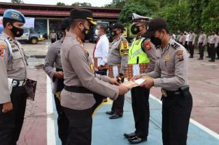 Berhasil Ungkap Kasus Curat, Kasat Reskrim Polres Inhu Dihadiahi Penghargaan