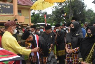 Disematkan Gelar Panglimo Kayo, Danrem 031/WB Resmi Sandang Dua Gelar Datuk Panglimo