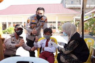 Kapolres Meranti Cek Vaksinasi Anak Usia 6-11 Tahun di SDN 02 Tebingtinggi