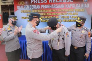 Puji Aksi Heroik Bripka Oktavianus, Kapolda Riau Sentil Oknum yang Banyak Duduknya: Laporkan ke Saya!