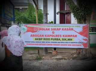 Viral! Spanduk Muhammadiyah Minta Kapolres Kampar Dicopot Dari Jabatan