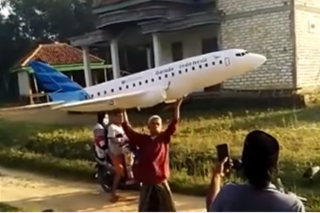 Video Viral Pesawat Buatan Santri Madura Bisa Terbang, Erick Thohir Kagum