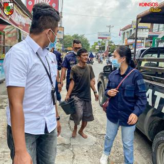 Dinsos Pekanbaru Amankan Gepeng dengan Modus Lumpuh