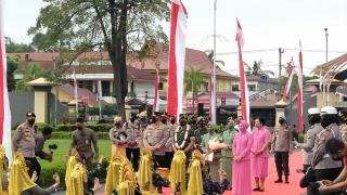 Upacara Farewell dan Welcome Parade Iringi Pisah Sambut Danrem 031/WB di Polda Riau