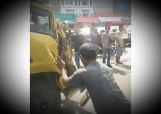 Konvoi Truk Tabrakan di Jalan Soekarno Hatta Pekanbaru, Penumpang Terjepit