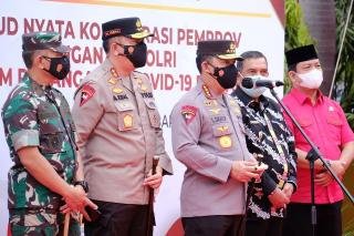 Kunker ke Isoter Asrama Haji Riau, Kapolri Interaksi Bersama PasienÂ 