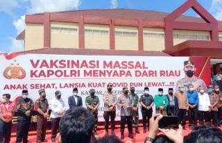 Bersama Kapolri, Ketua DPRD Riau Hadiri Pelaksanaan Vaksinasi Massal di Pekanbaru