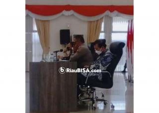 Walikota Pekanbaru Firdaus Tertidur Saat Rakor Bersama Menteri dan Kepala Daerah
