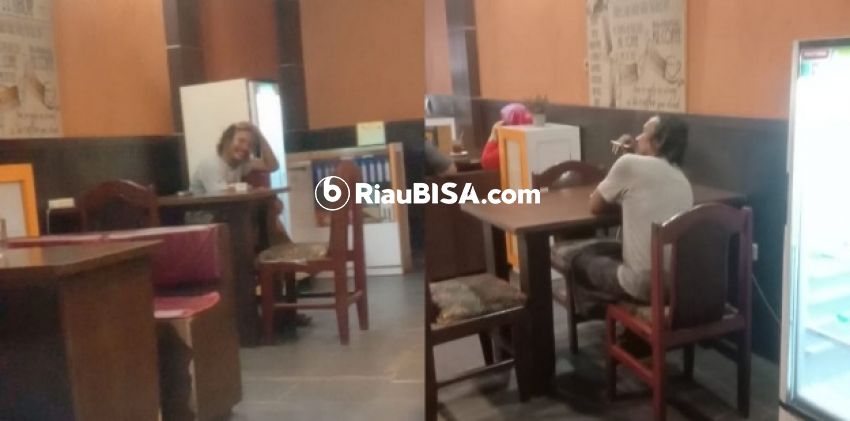 Orang Dalam Gangguan Jiwa di Pekanbaru Berkeliaran dan Ganggu Pelanggan Kedai Kopi