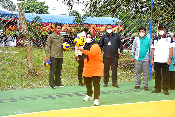 Bupati Kasmarni Buka Tournament Volly se-Riau STIE Cup II