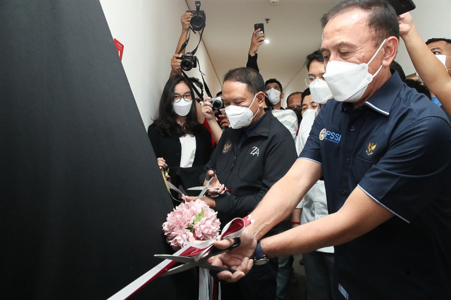 Menpora dan Ketum PSSI Resmikan Medical Center di GBK Arena
