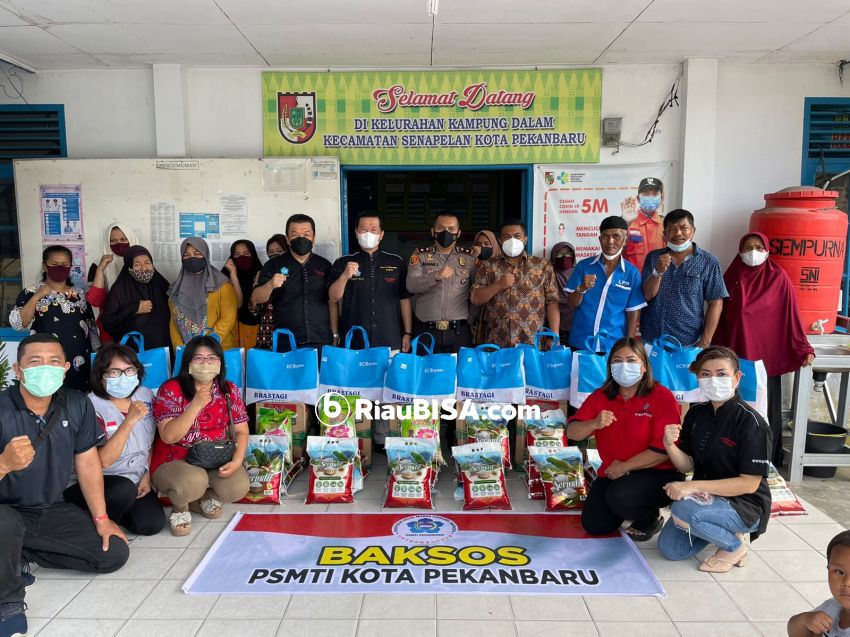 PSMTI Pekanbaru Serahkan Bantuan Korban Kebakaran Kampung Dalam