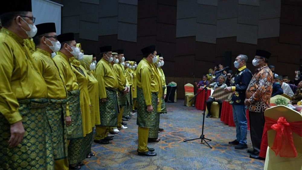 Syamsuar Kukuhkan KKIH Pekanbaru Masa Khidmat 2022-2027