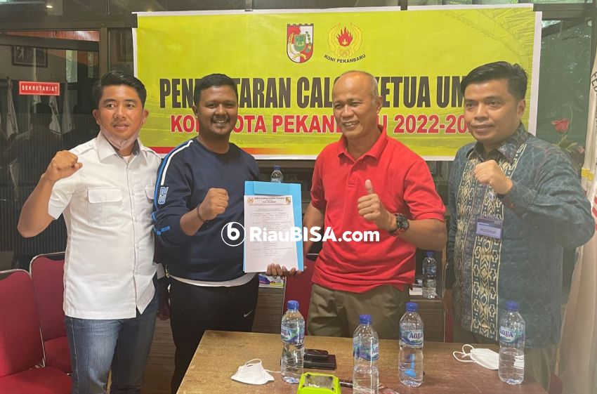 Muhammad Yasir Ambil Formulir Pendaftaran Ketua Umum KONI Pekanbaru