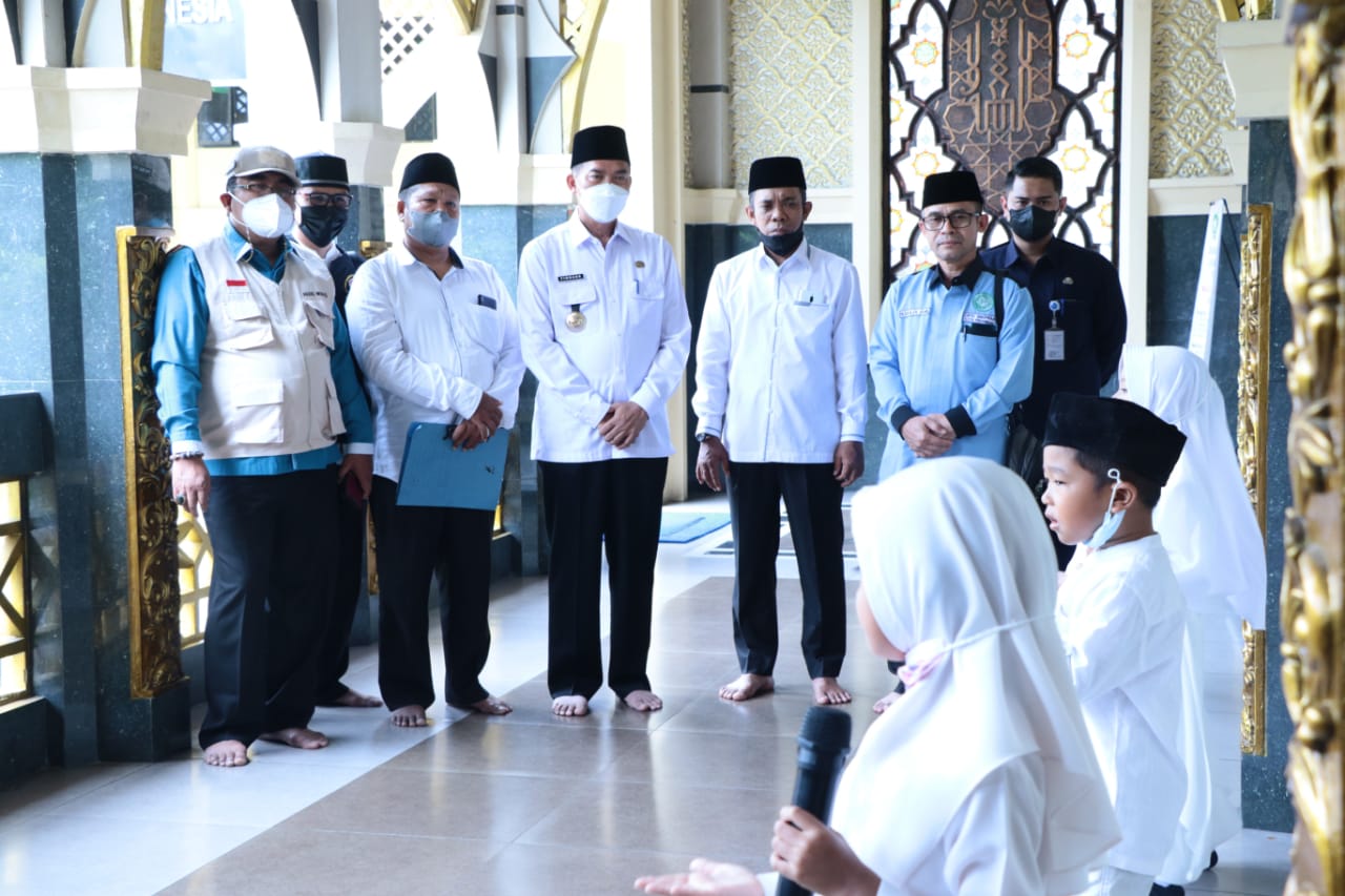Wali Kota Pekanbaru Lepas Kontingen FASI Riau Bertanding di Palembang