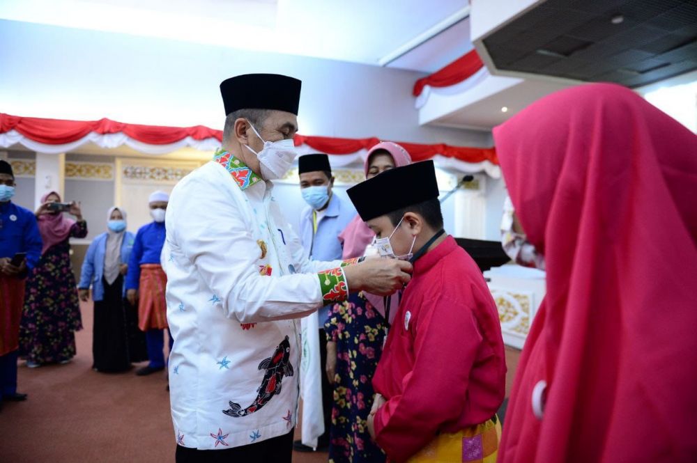 Gubri Lepas Keberangkatan 41 Santri dan Santriwati Riau Ikut FASI ke-XI di Palembang