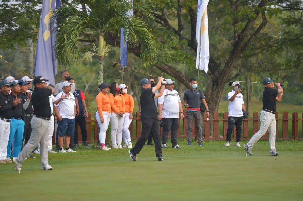 Gubernur Riau Buka Turnamen Zapin Eagle Golf Tahun 2022