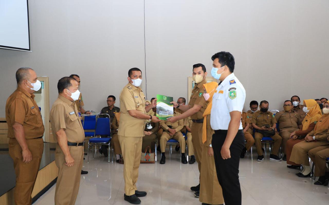Bupati Meranti Serahkan 65 SK PNS 
