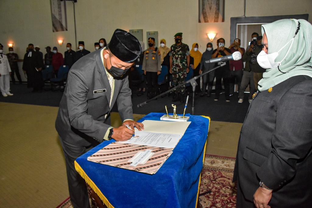 Bupati Kasmarni Lantik 9 Pejabat Pimpinan Tinggi Pratama, Ini Nama-namanya