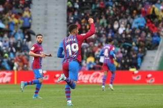 La Liga: Kalahkan Elche, Barcelona Belum Terbendung