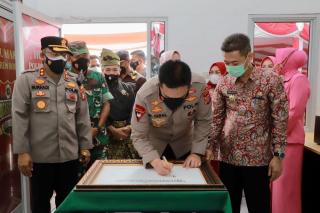 Kapolda Riau Resmikan Rumah Mural dan Rumah Penghubung di Rohil