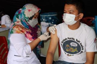 Percepat Vaksinansi Polres Pelalawan Sediakan Lapak Vaksin di Pangker Riau