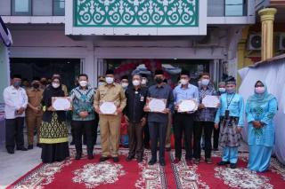 Bupati Alfedri Resmikan BPR Syariah, Langsung Buka Tabungan Pribadi