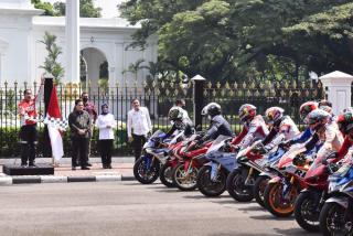 Presiden Jokowi Terima Kunjungan Pembalap MotoGP di Istana Merdeka