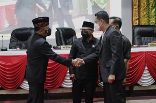 Wabup Asmar Sampaikan Ranperda Bangunan Gedung pada Sidang Paripurna DPRD Meranti