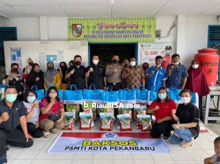 PSMTI Pekanbaru Serahkan Bantuan Korban Kebakaran Kampung Dalam