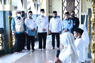 Wali Kota Pekanbaru Lepas Kontingen FASI Riau Bertanding di Palembang