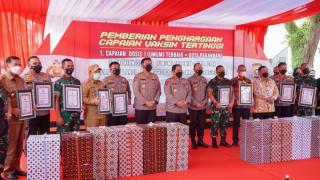 Inhil Raih Penghargaan Akselerasi Pencapaian Vaksinasi Lansia Tertinggi dari Wakapolri