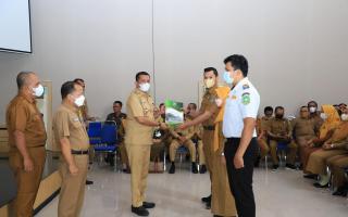 Bupati Meranti Serahkan 65 SK PNS