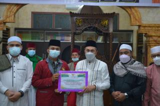 Serahkan Bantuan Usaha Remaja Masjid. Gubri: Semoga Meningkatkan Ekonomi