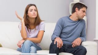 3 Tips Ketika Pacar Tiba-tiba Menjauh