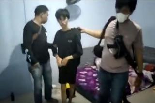 Lagi Asik Tidur, Mahasiswi Cantik Terbangun Saat Payudaranya Diremas Mahasiswa Cabul