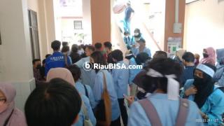 Mahasiswa UNRI Padati Sidang Terdakwa Dekan FISIP UNRI Nonaktif Syafri Harto